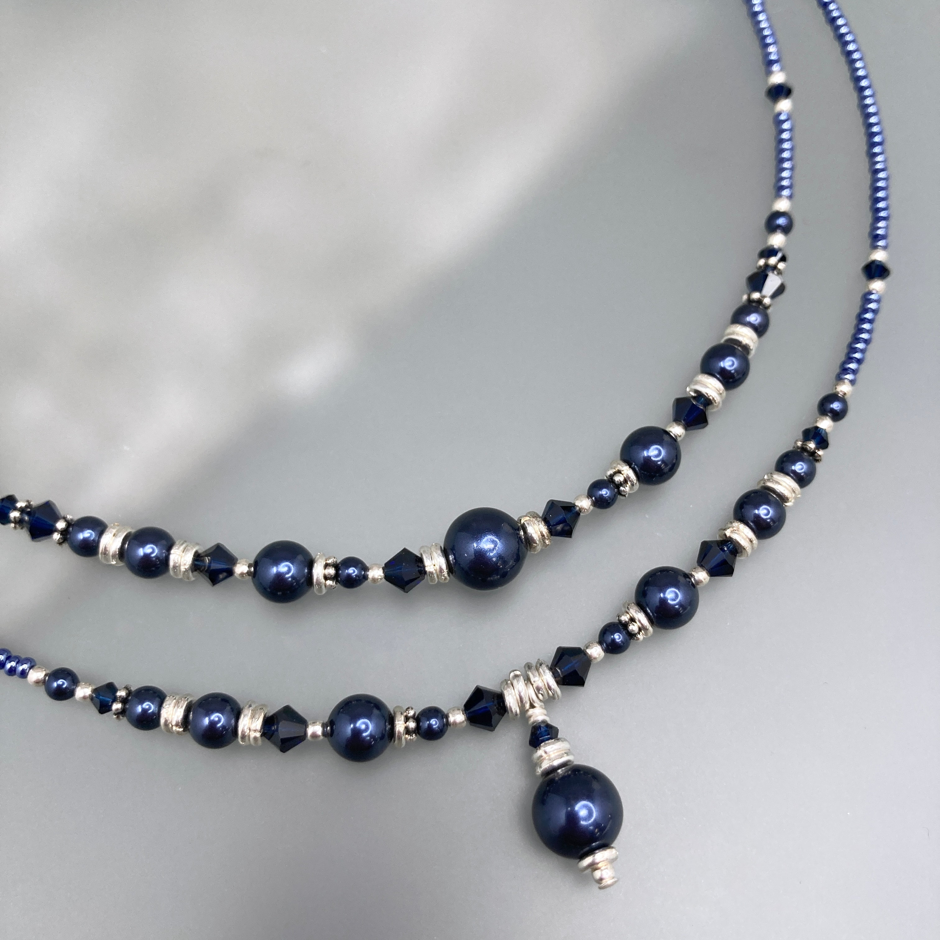 navy pearls necklace