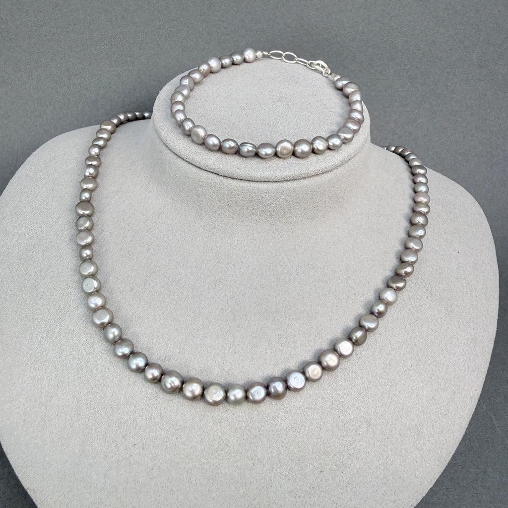 Gray Pearls Necklace and bracelet set