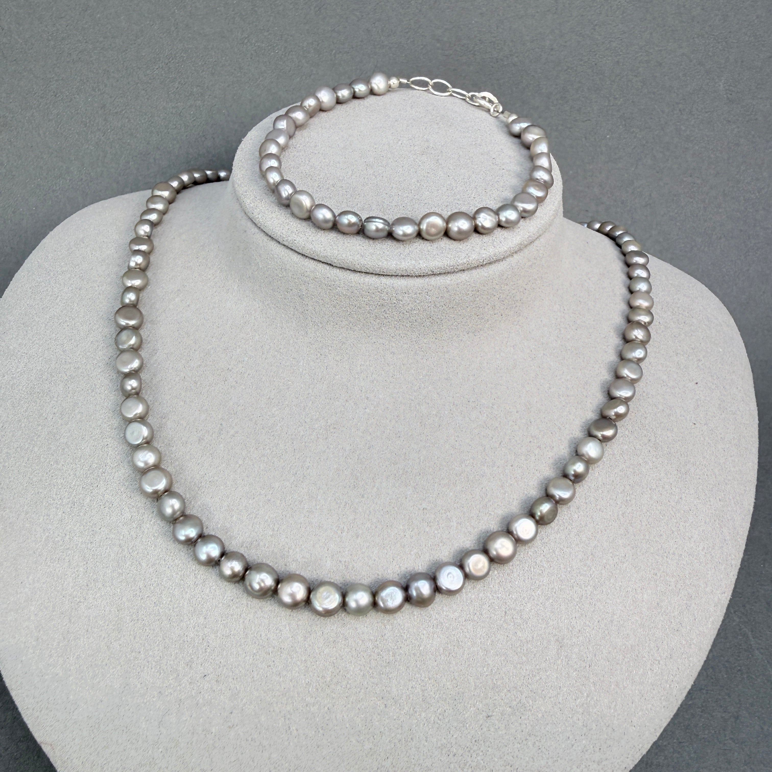 Gray Pearls Necklace and bracelet set