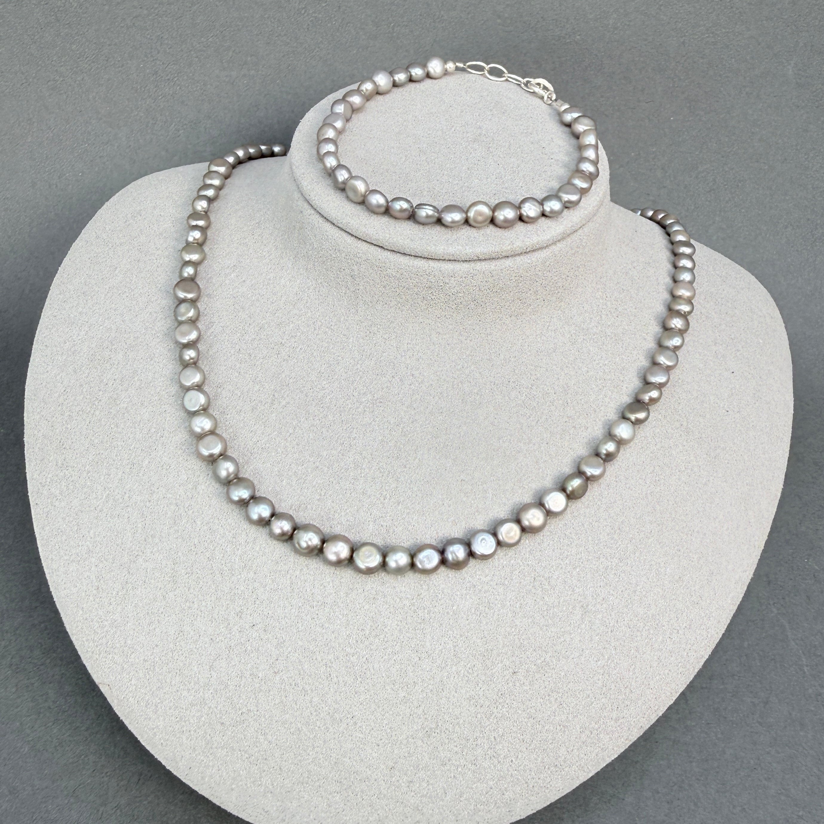 Gray Pearls Necklace and bracelet set
