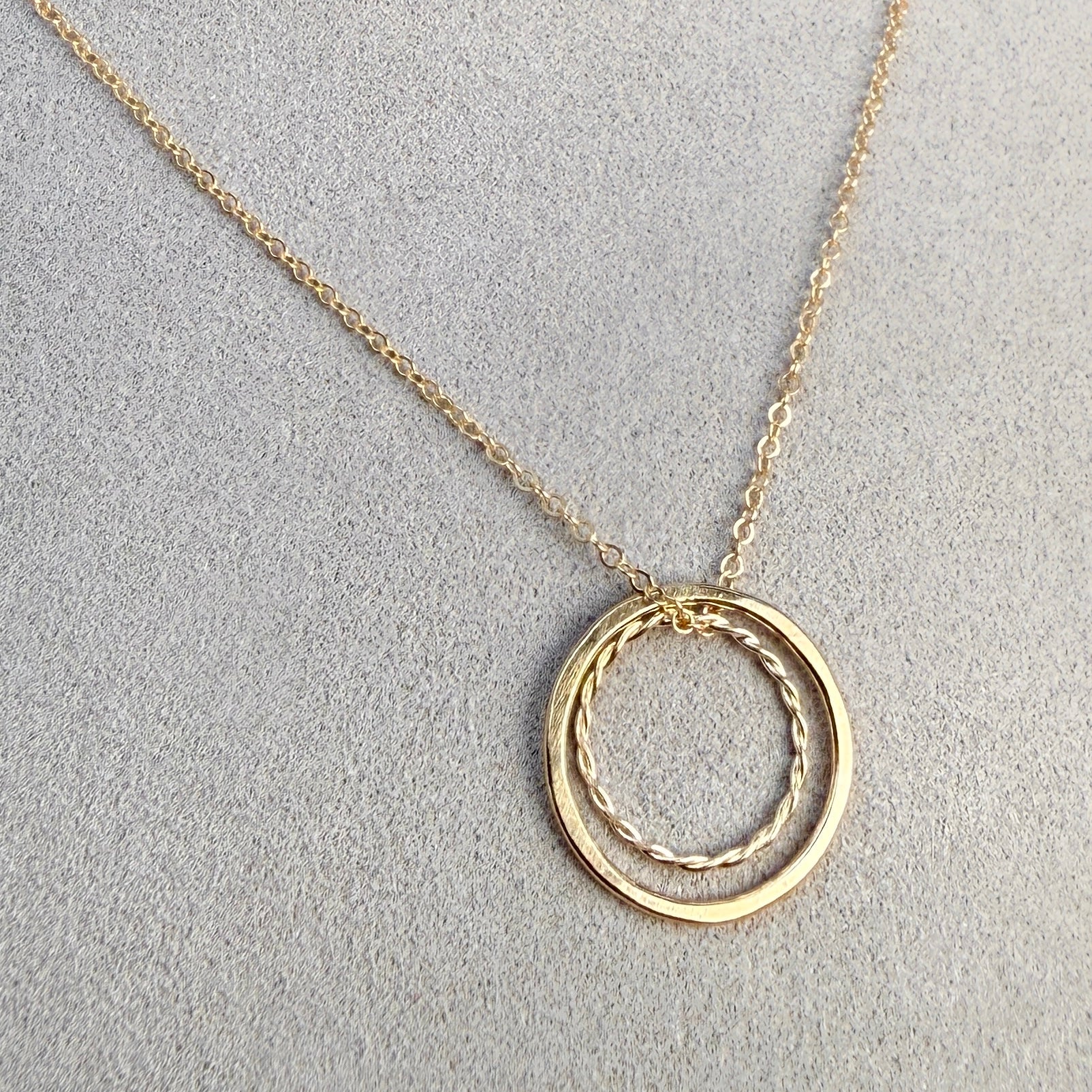 Gold double rings necklace