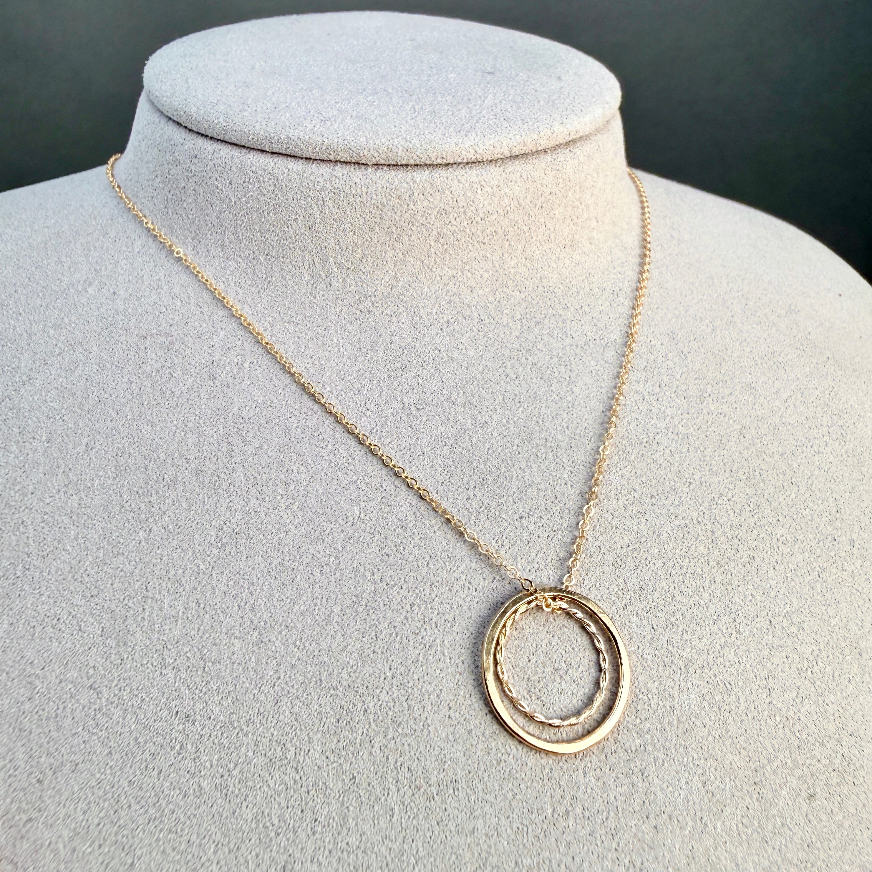 Gold double rings necklace