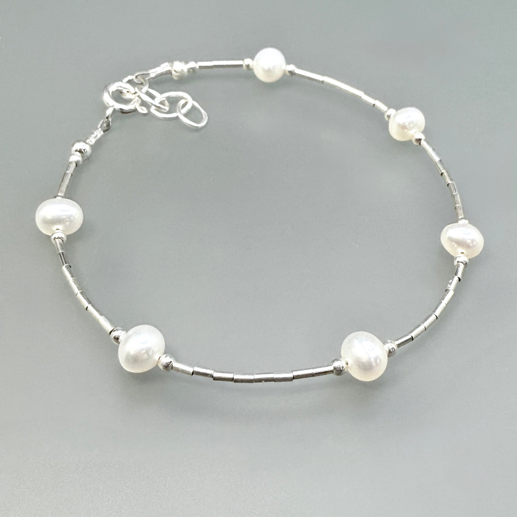 White spaced pearls bracelet on sterling silver