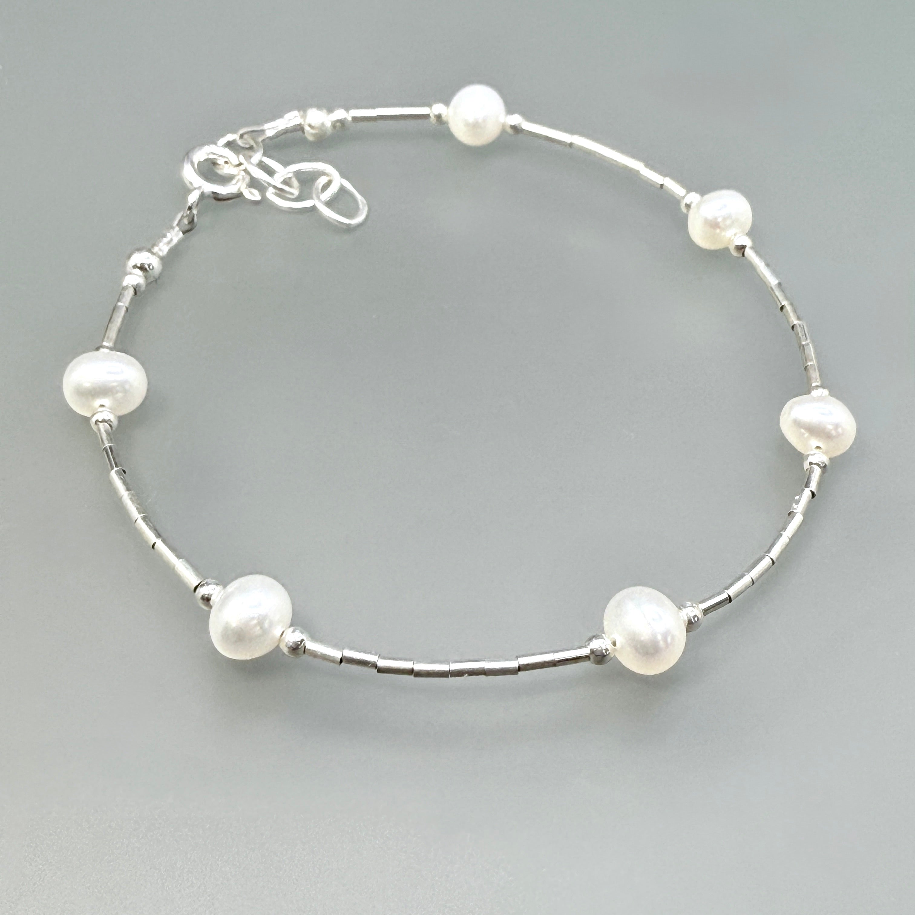 White spaced pearls bracelet on sterling silver